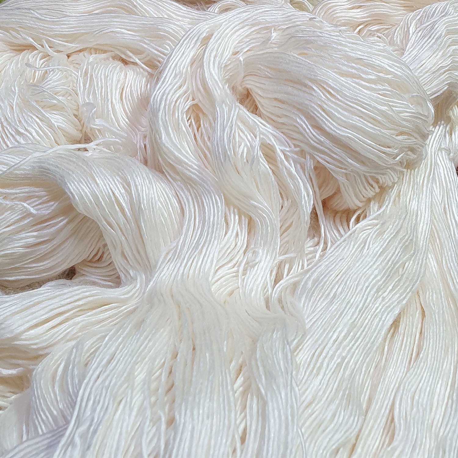 Nundle Undyed Merino Silk Luxury 4 ply Yarn