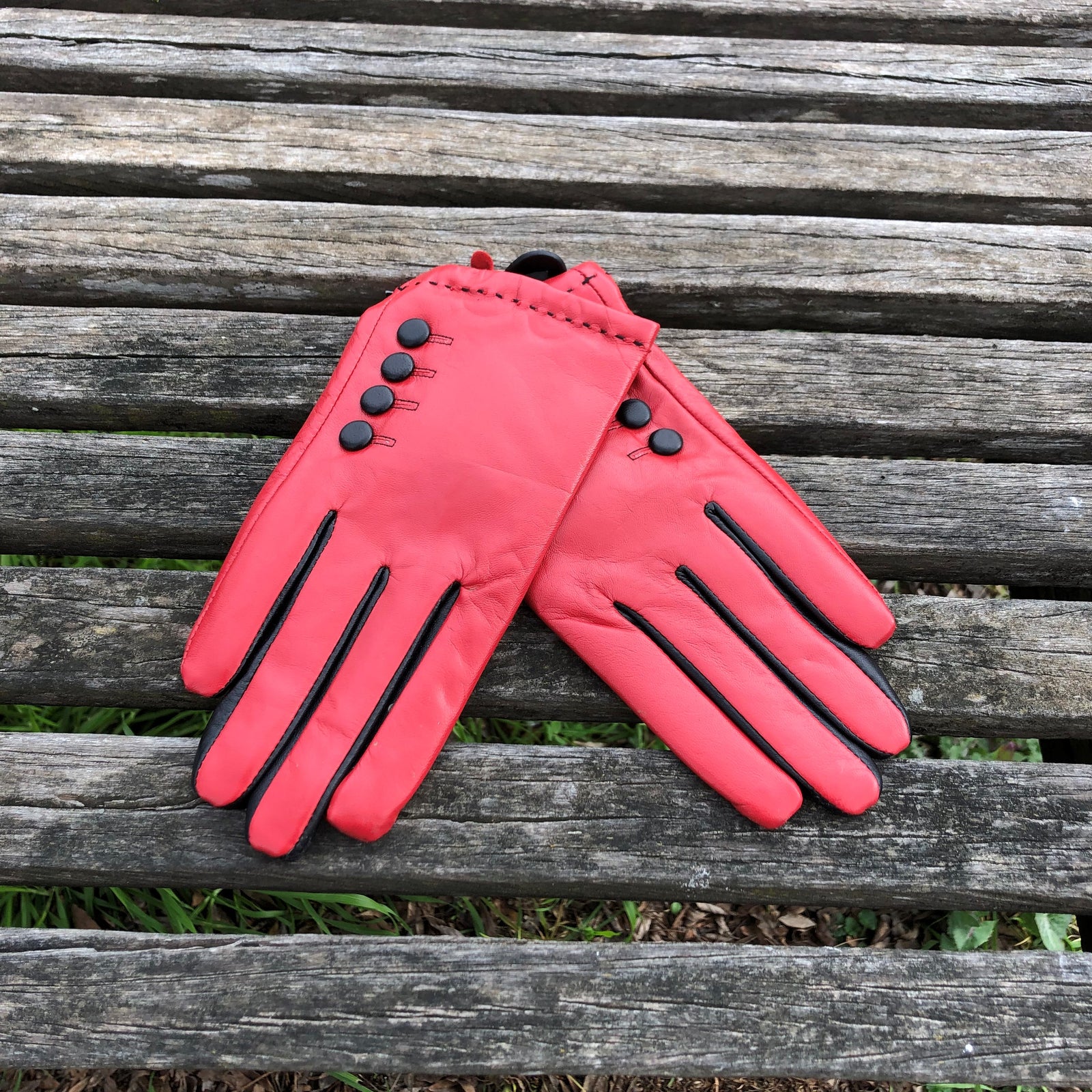 Avenel Button Sheepskin Leather Gloves