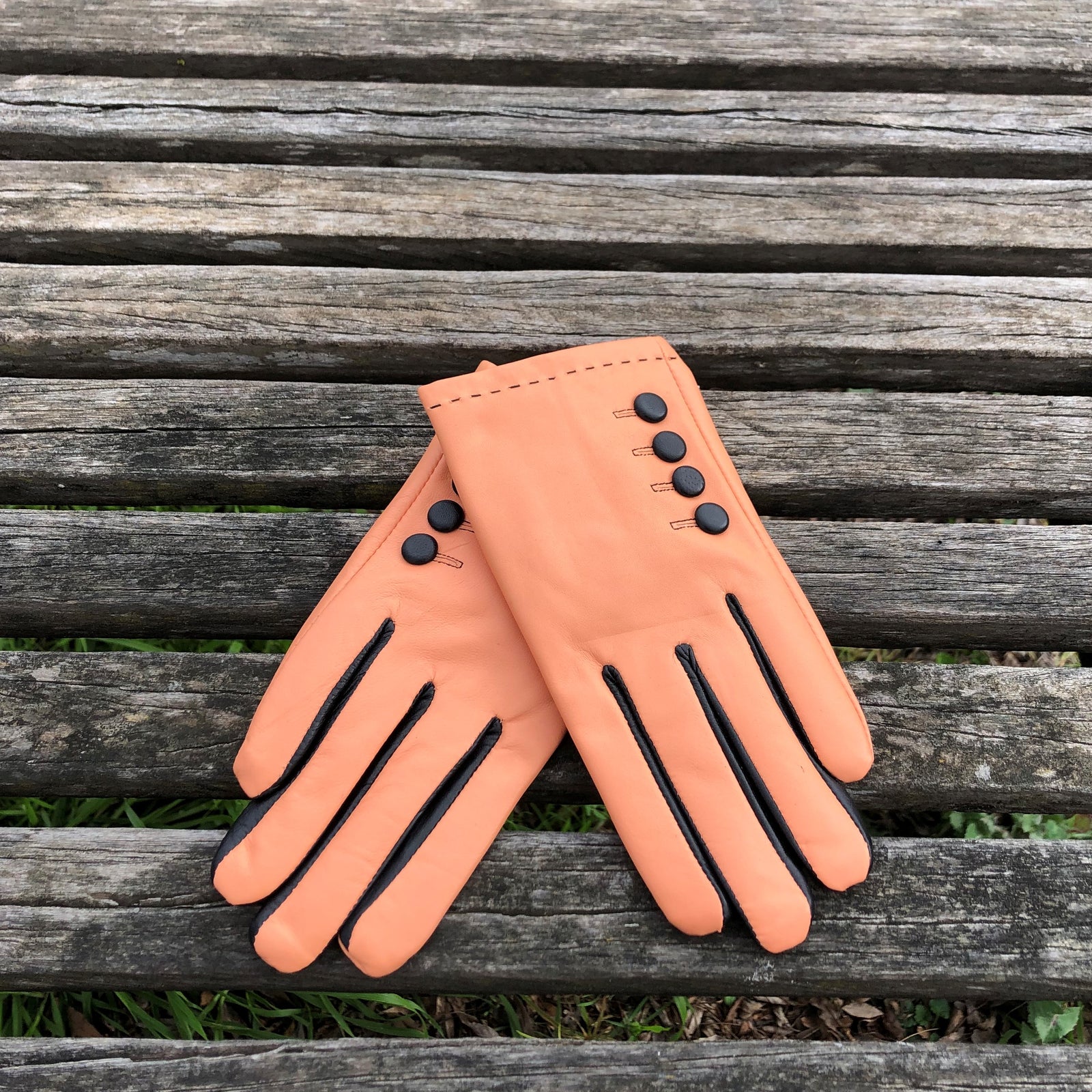 Avenel Button Sheepskin Leather Gloves