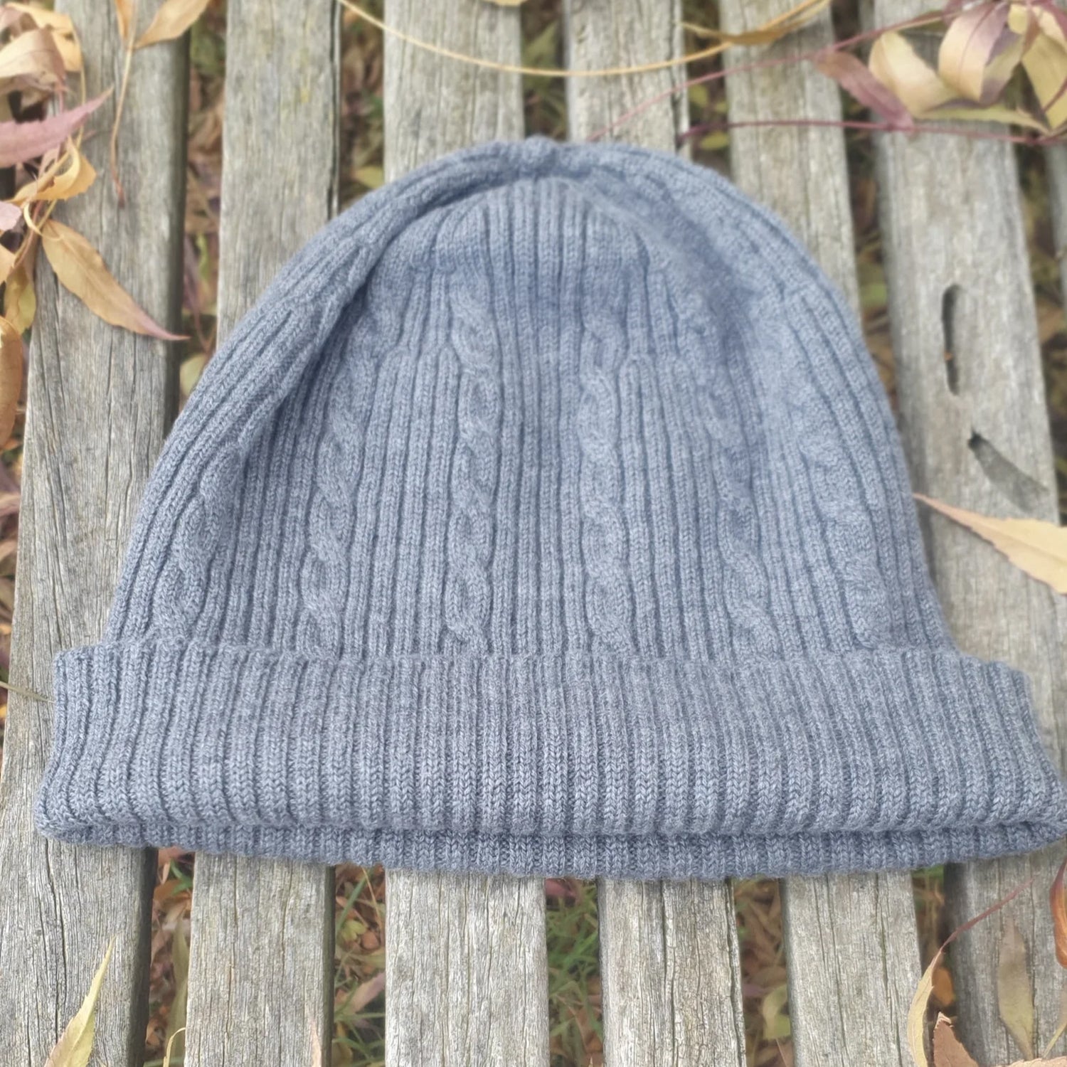 Knitted@Nundle Cable Beanie light grey