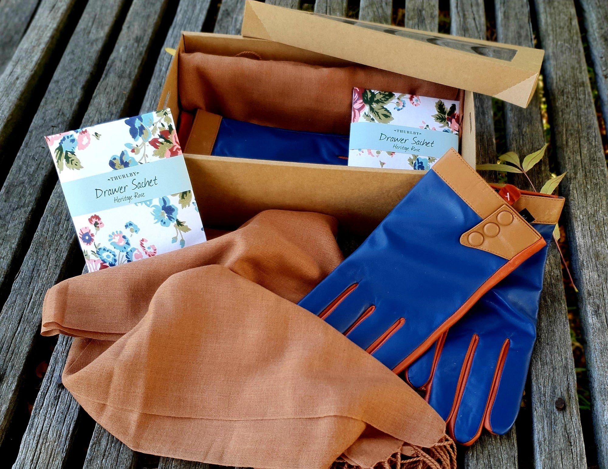 Mother's Day Gift Box Scarf & Gloves M
