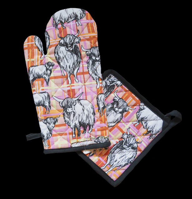 Oven Glove &amp; Pot Holder Set Highlander Cow