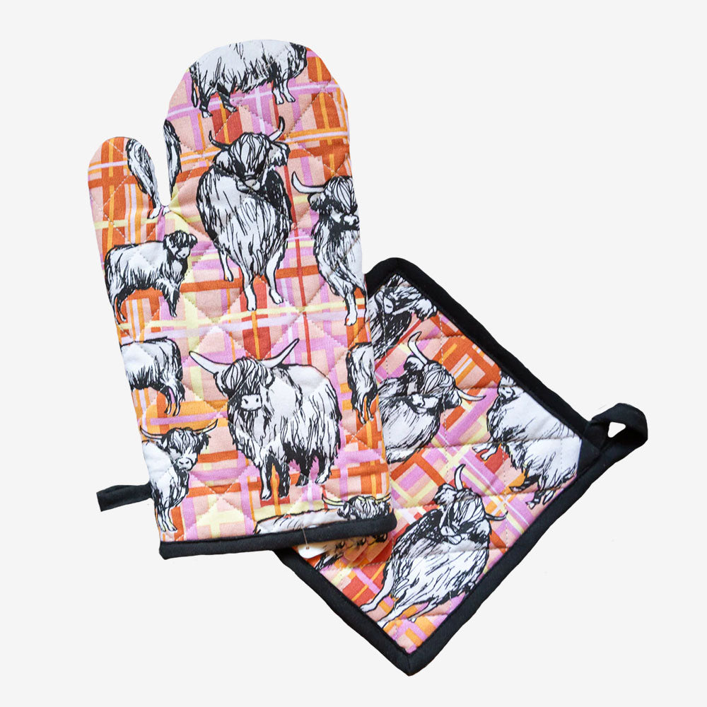 Oven Glove &amp; Pot Holder Set Highlander Cow